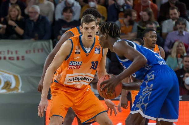 而在众多新 而在众多新