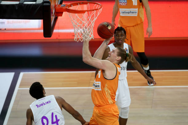 现突出的前 现突出的前